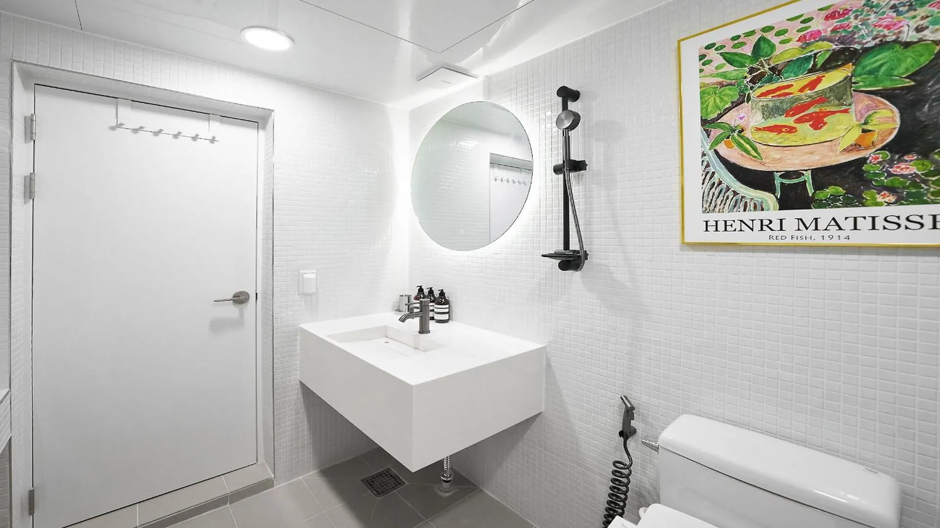F9 Tailored Service Home Near Hongik Univ Station Seul
